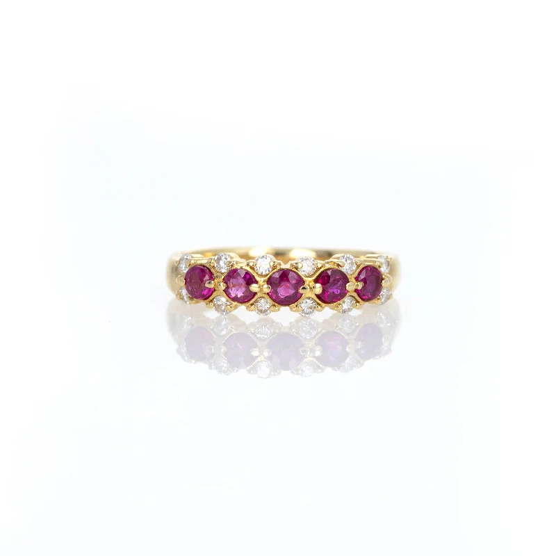 18K Yellow Gold Ruby Diamond Scallop Band